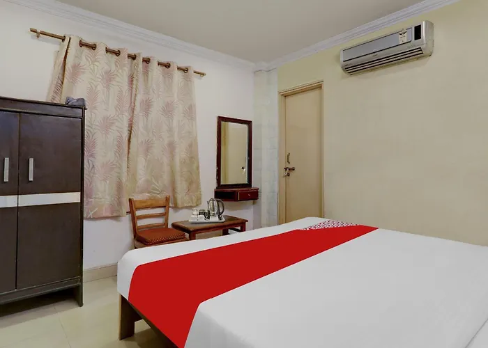 Flagship Hotel Aarya Galaxy Inn Near Sahara Ganj Mall