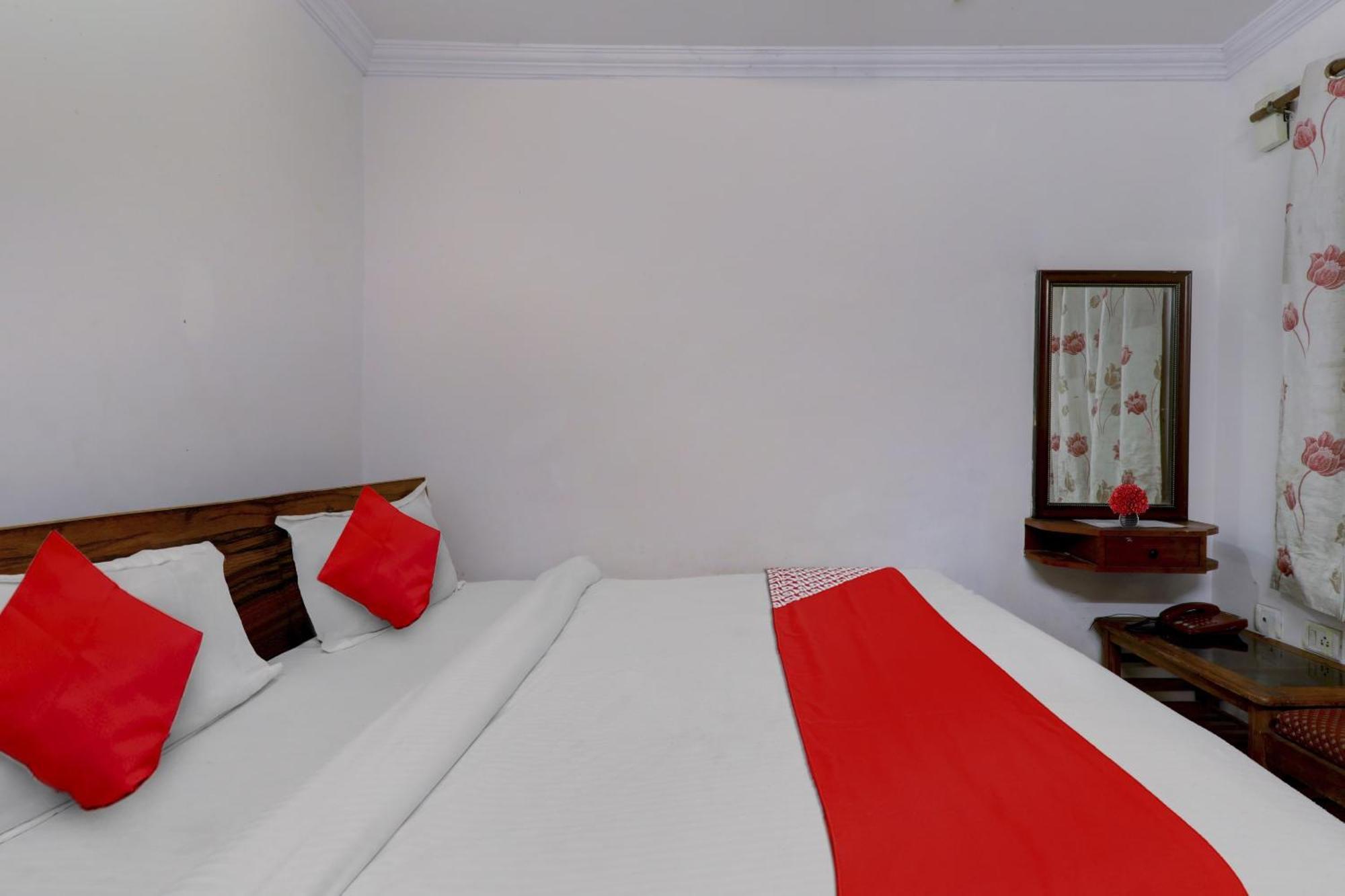 Flagship Aarya Galaxy Near Sahara Ganj Mall Hotel Lucknow
