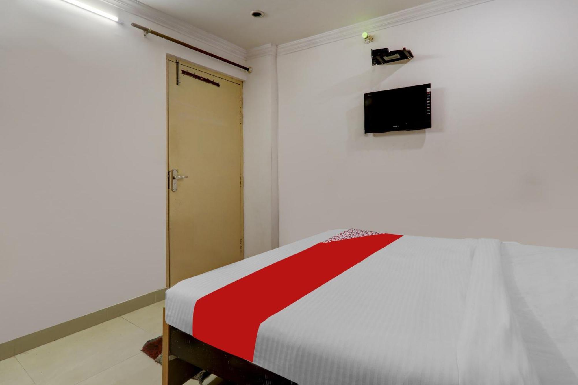 Flagship Aarya Galaxy Near Sahara Ganj Mall