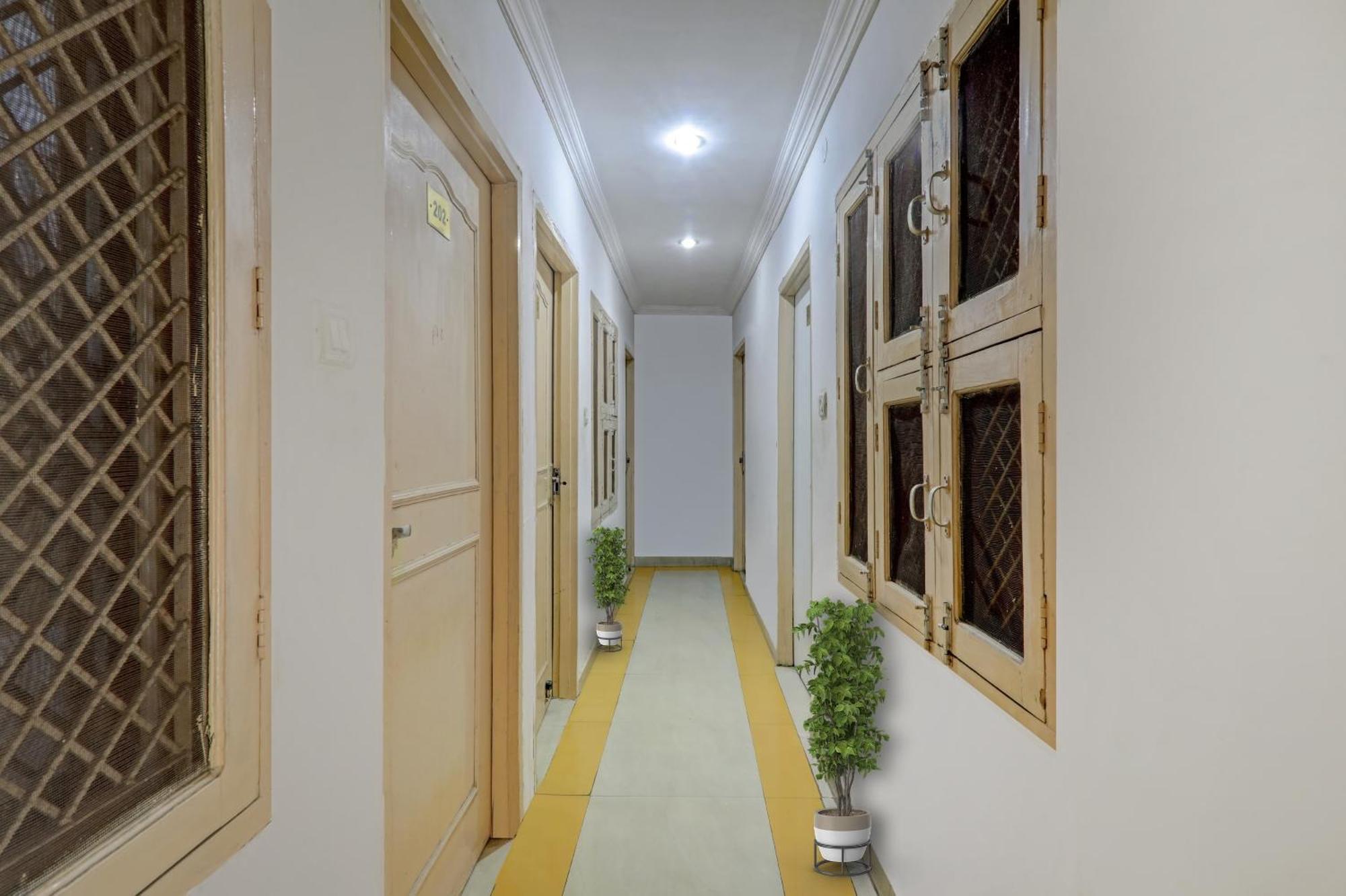 Flagship Aarya Galaxy Near Sahara Ganj Mall 3* Lucknow